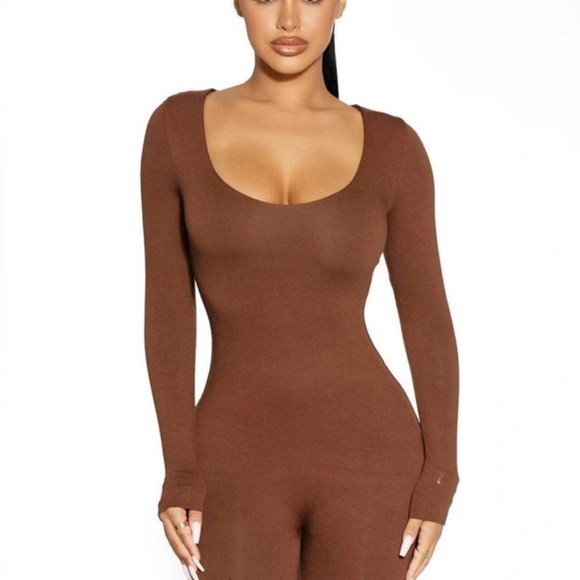 NWOT Naked Wardrobe Brown Scoop Neck Long Sleeve Romper - Size Medium - Picture 2 of 4